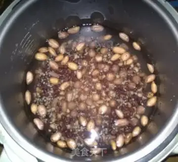 Make Porridge for eight red beans step 1