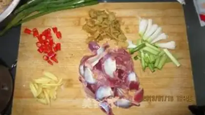 Make Garlic and chicken step 1