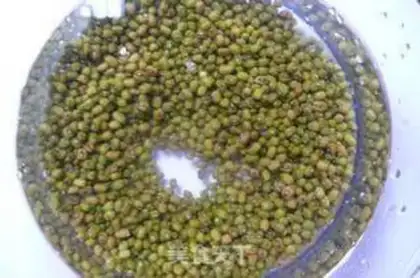 Make Homemade green bean sand step 1