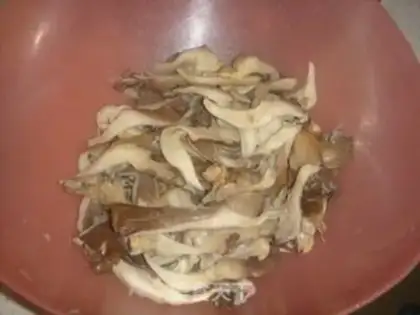 Make Five fragrances of fried mushrooms step 0