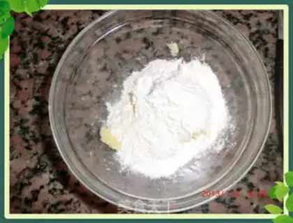 Make Strawberry walnut pie step 1