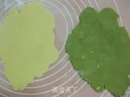 Make Rose cookies step 6