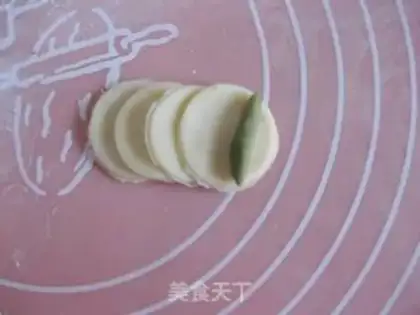 Make Rose cookies step 8