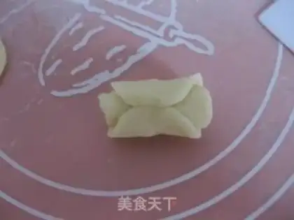 Make Rose cookies step 9