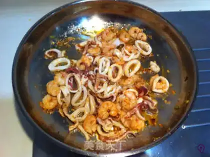 Make Marathon seafood eggs step 8