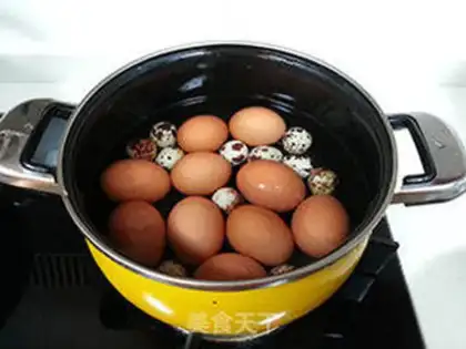 Make Five spicy tea eggs step 0
