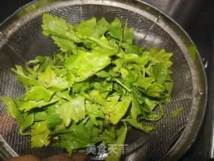 Make Celery omelet pancakes step 1