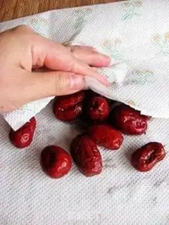 Make Korean honey date tea step 1