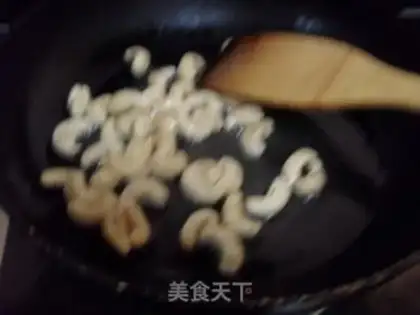 Make Five-coloured cashew nut chicken step 3