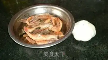 Make Garlic northern shrimp step 0