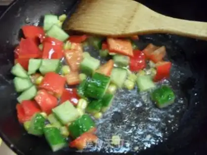 Make Five-coloured cashew nut chicken step 6