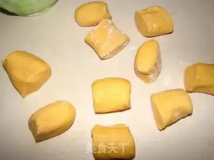 Make A leaf clip step 1