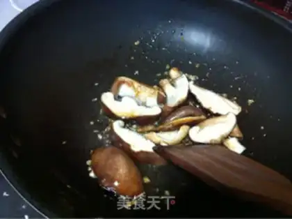 Make Garlic mushroom broccoli step 8