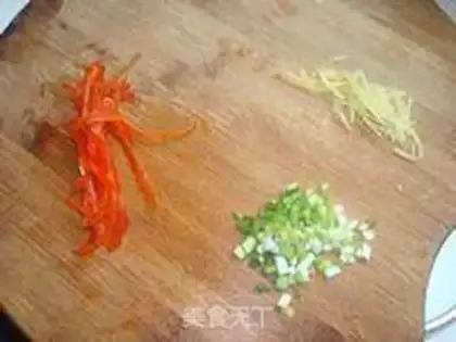 Make The cold hand tore the chicken silk step 1