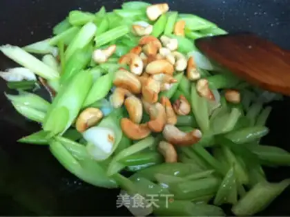 Make Celery lilies for cashew nuts step 5