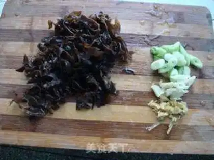 Make Three pieces of fried meat step 3