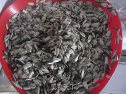Make Five sunflower seeds step 0