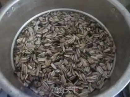 Make Five sunflower seeds step 3