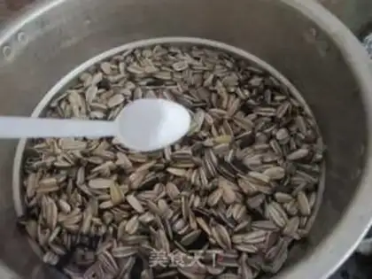 Make Five sunflower seeds step 4