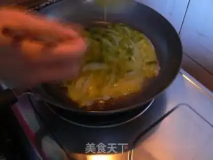 Make Silverfish fried eggs step 4