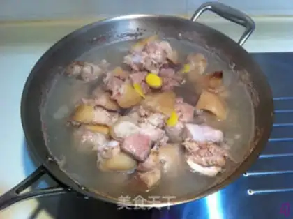 Make Sour soup hooves step 3