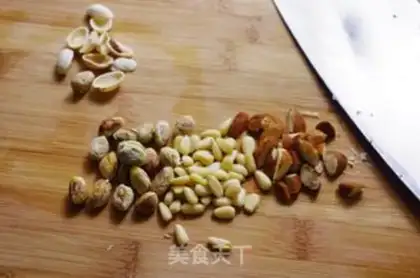 Make Nuts fried arctic shrimp step 1