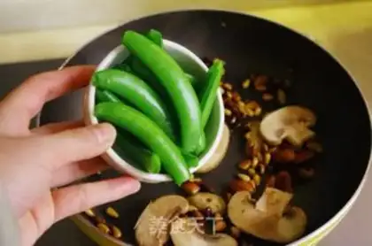 Make Nuts fried arctic shrimp step 8