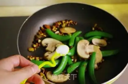 Make Nuts fried arctic shrimp step 9