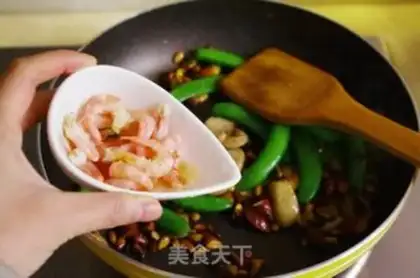 Make Nuts fried arctic shrimp step 12
