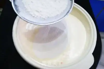 Make Blueberry sponge cake step 2