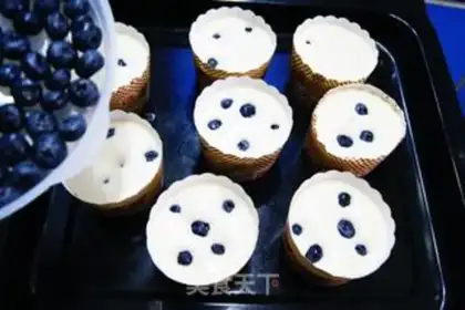 Make Blueberry sponge cake step 6
