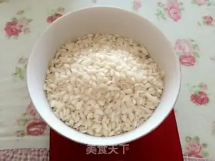 Make Red sugar strawberry rice pudding step 0