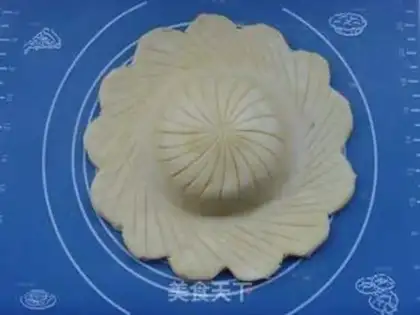 Make Almond Crown step 15