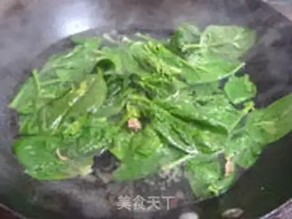 Make Chicken soup spinach noodles step 0