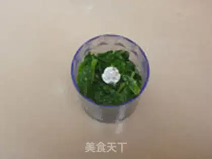 Make Chicken soup spinach noodles step 1