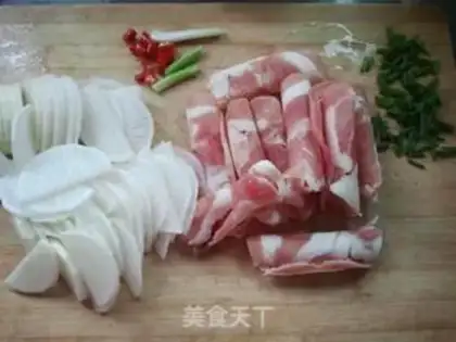 Make Spicy sauerkraut soup step 1