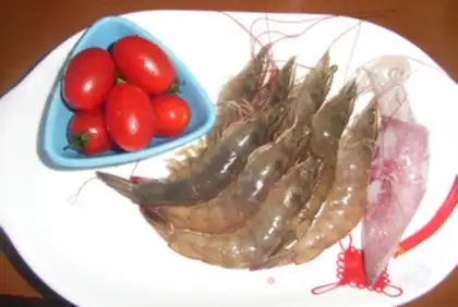 Make Seafood tomato salad step 0
