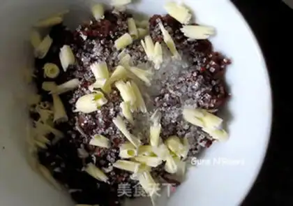 Make Milky dates and flowers step 5