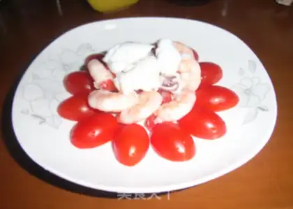 Make Seafood tomato salad step 3