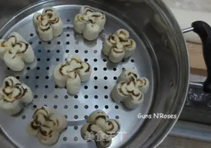 Make Milky dates and flowers step 10