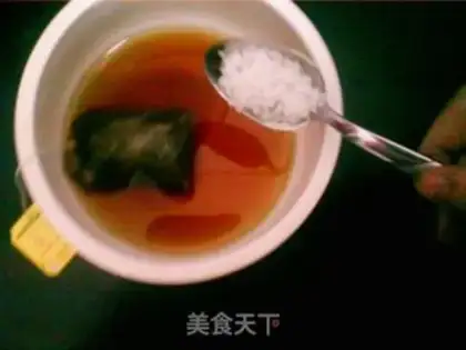 Make Strawberry double milk tea step 1