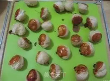 Make Crown cream puff step 16