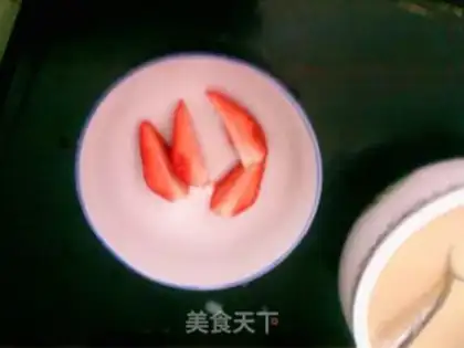 Make Strawberry double milk tea step 8