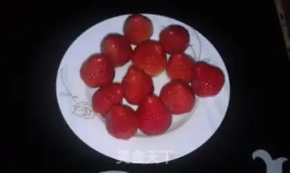 Make Banana strawberry papaya shake step 1