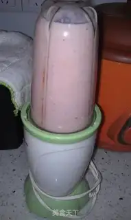 Make Banana strawberry papaya shake step 3