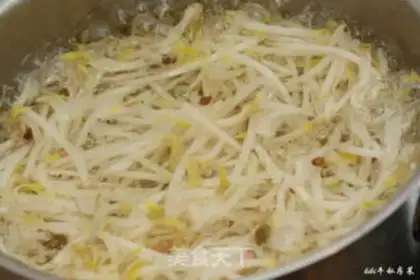 Make The green bean sprouts step 4
