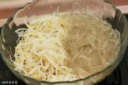 Make The green bean sprouts step 6