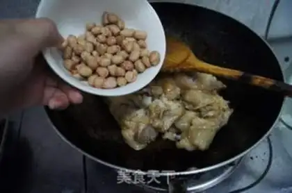 Make Peanut stew pig hoof step 4