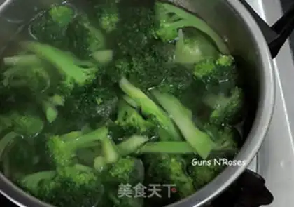 Make Fried broccoli step 2