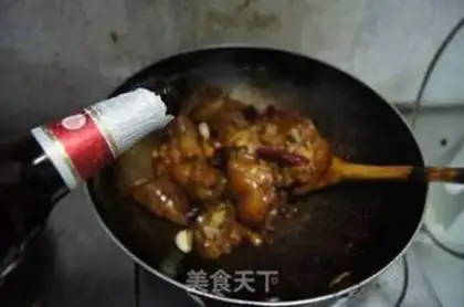 Make Peanut stew pig hoof step 7